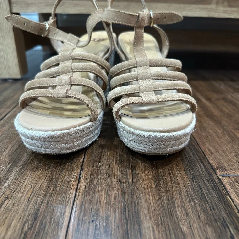 UGG Women's Strappy Tan Sandals size 9
